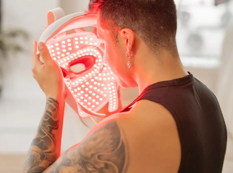using mito red light mask